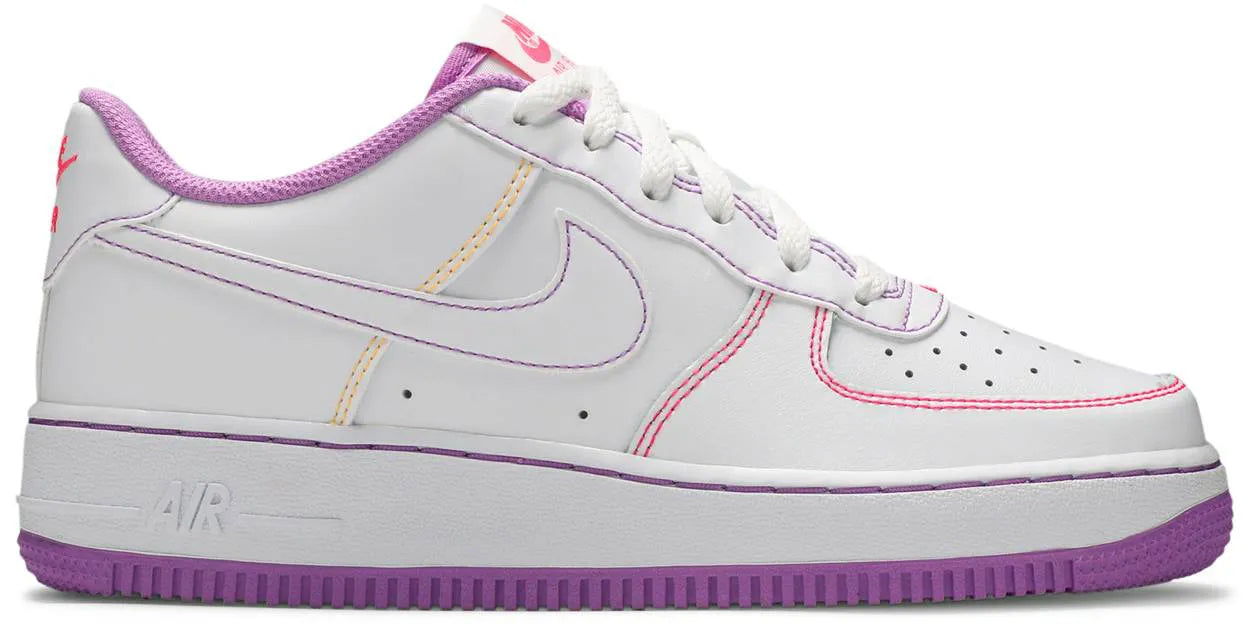 tenis_nike_air_force_1_07_low_gs_contrast_stitch_fuchsia_glow_2821_1_9a0921a51eb4b6feb66a603d5bbe28da_20210812081636 Air Force 1 '07 Low GS Contrast Stitch - Fuchsia Glow - CW1575-110 - Imagem 1