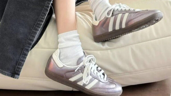 Tênis Adidas Samba OG Feminino "Supplier Colour Off White Gum" Metálico - Imagem 3