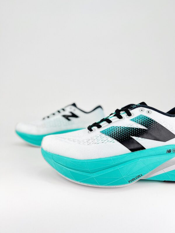 Tênis New Balance Fuelcell Supercomp Trainer V3 - Turquesa/Branco - Imagem 4