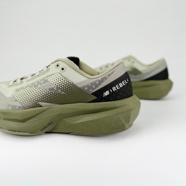 New Balance FuelCell Rebel V4 - Verde Militar - Imagem 4