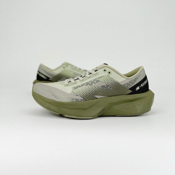 New Balance FuelCell Rebel V4 - Verde Militar - Imagem 2