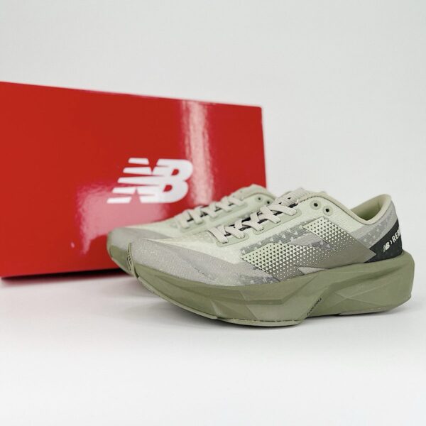 New Balance FuelCell Rebel V4 - Verde Militar - Imagem 1