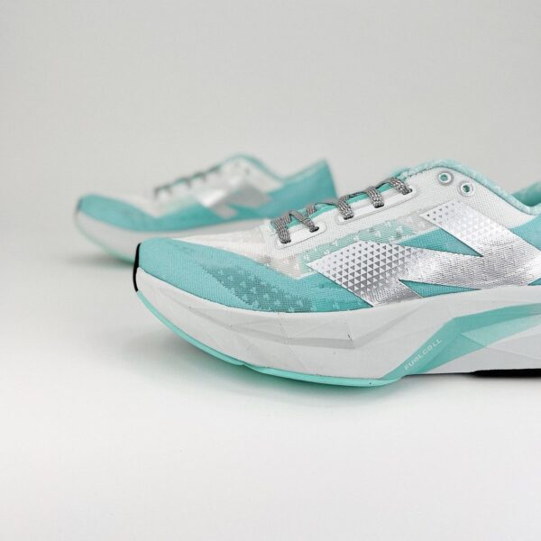 New Balance FuelCell Rebel V4 - Azul Claro - Imagem 5