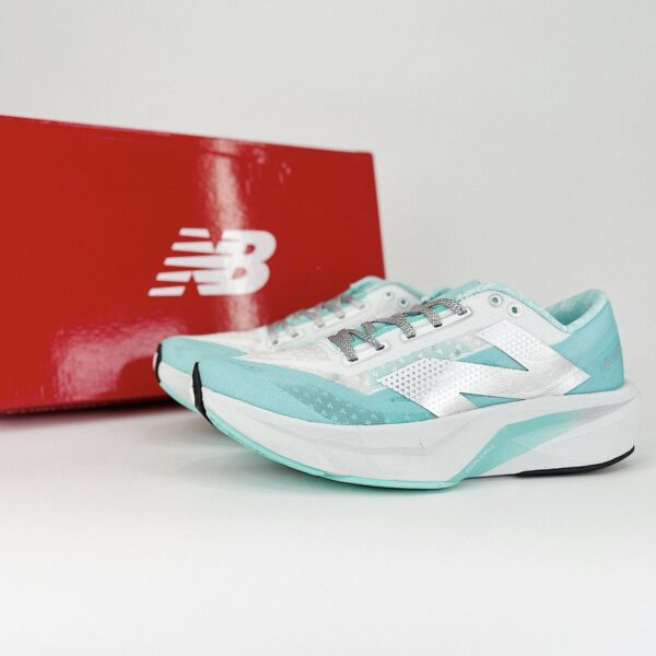 New Balance FuelCell Rebel V4 - Azul Claro - Imagem 1