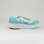 New Balance FuelCell Rebel V4 - Azul Claro - Imagem 4