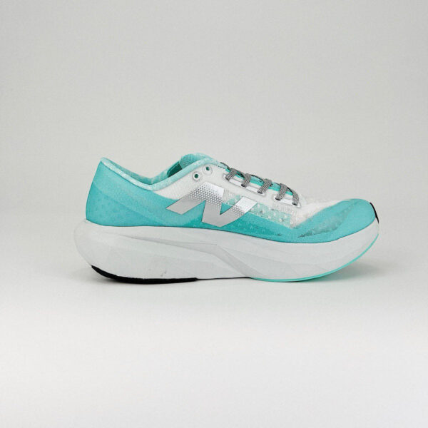 New Balance FuelCell Rebel V4 - Azul Claro - Imagem 4