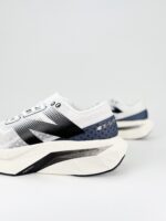 Tênis New Balance Fuelcell Supercomp Elite V4 'White Black' Branco/Preto - MFCPZSI - Imagem 4