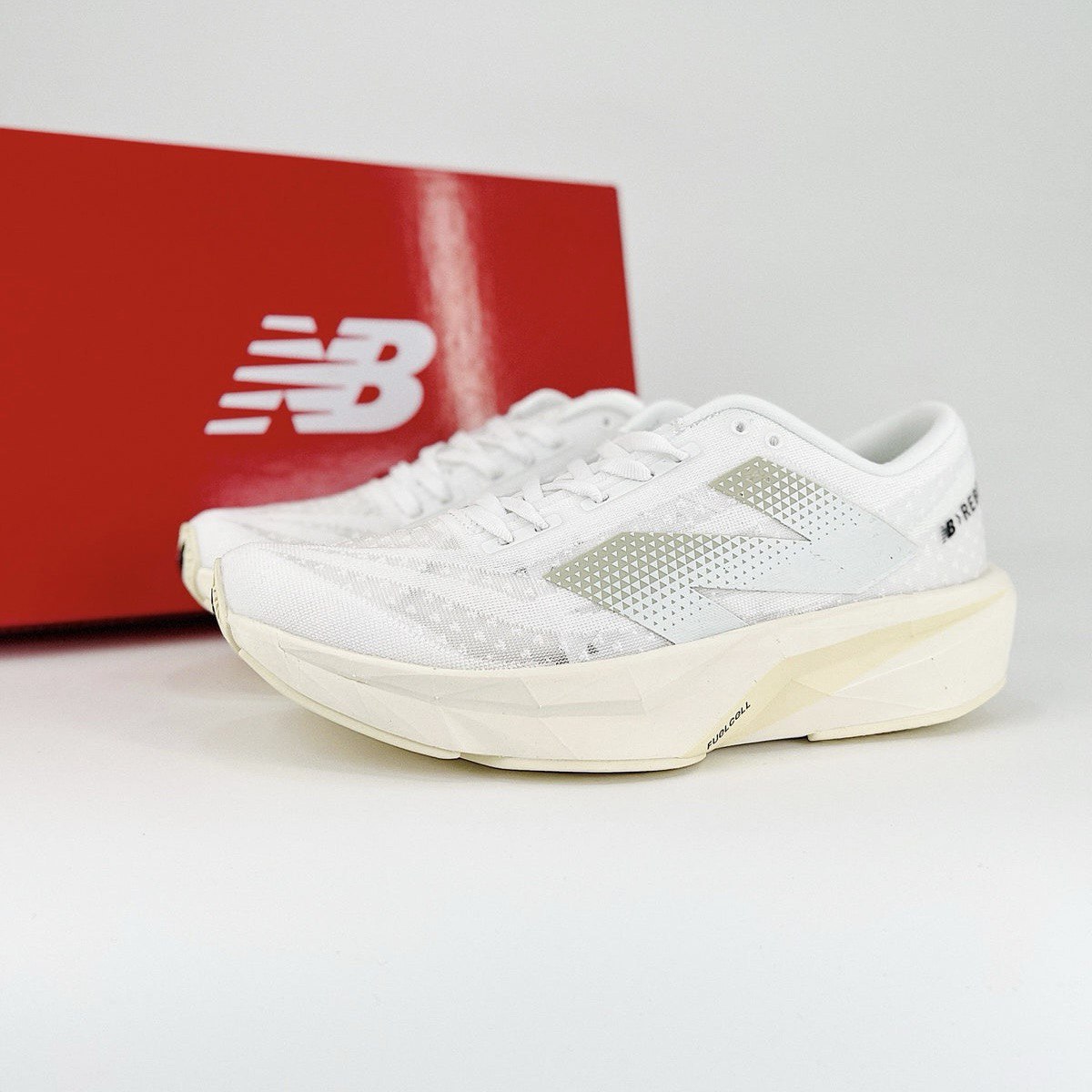 photo_2024-09-11_17-33-05 New Balance FuelCell Rebel V4 'White & Linen' Branco - MFCXLJ4 - Imagem 2